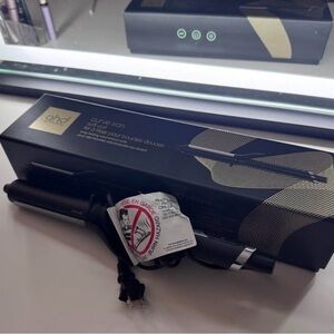 ghd Curve Iron in Black and Gold